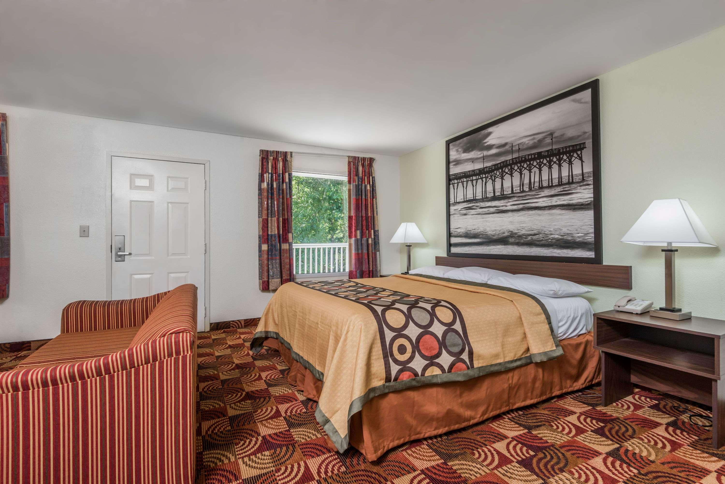 Super 8 By Wyndham Fayetteville Bagian luar foto